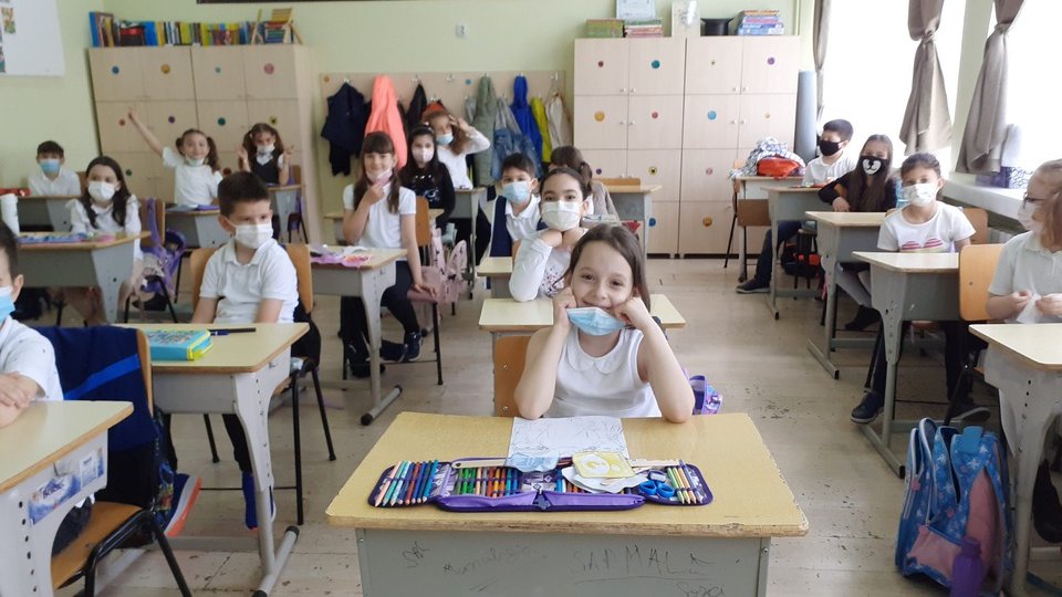 Este posibil ca şcolile să reînceapă cursurile în format fizic la 8 noiembrie