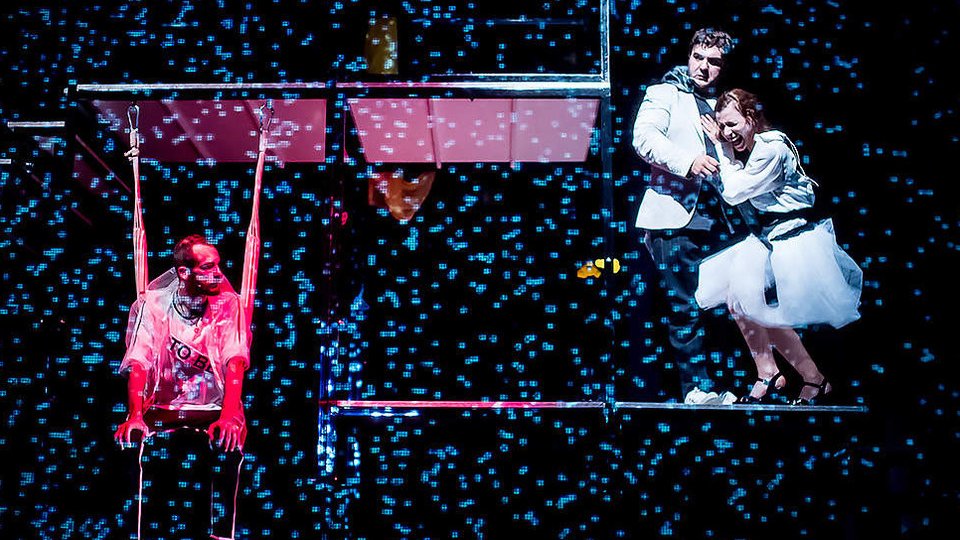 Spectacolul de teatru multimedia "iHamlet", din nou la Reduta. Online