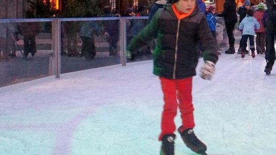 Gratuit pe patinoar, de sărbători, în "orașul din poveste"