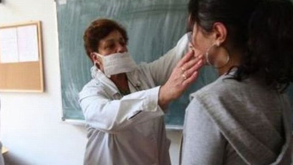 Deficit de personal medical în unitățile de învățământ brașovene. Cine se va ocupa de testarea elevilor în școli?