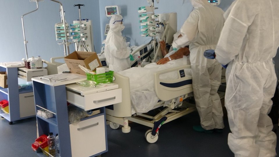 Paradox - Incidență la infecție în scădere, secția ATI sufocată de pacienți cu Covid-19