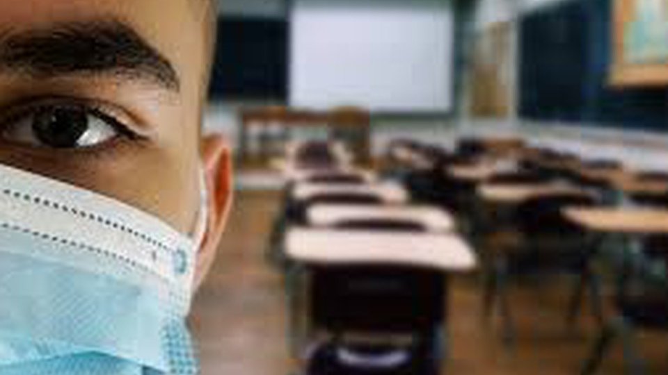 Începe testarea elevilor pe bază de salivă