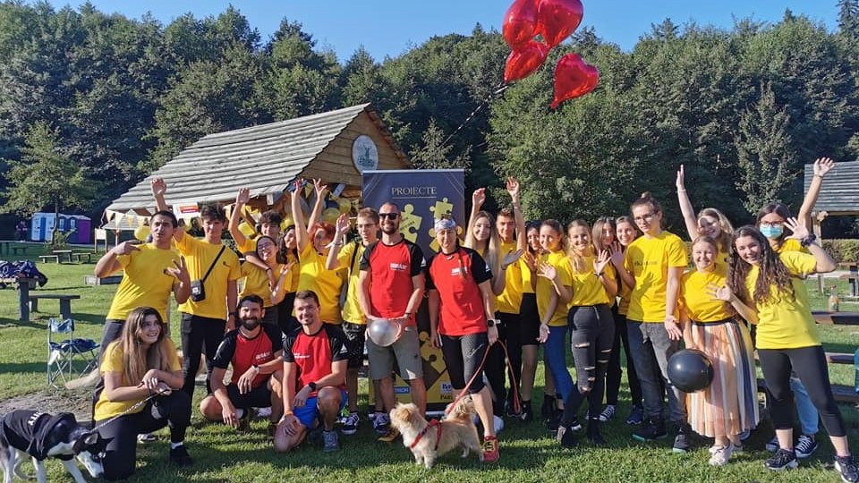 Voluntarii care au ca obiectiv eradicarea analfabetismului funcțional din Brașov