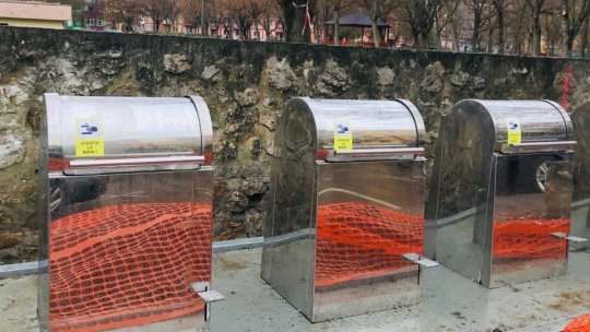 Brașovul ar putea avea coșuri de gunoi stradale subterane. Proiectul pilot va fi testat în centrul istoric