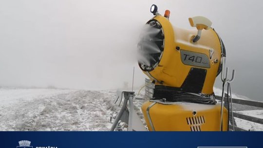 Au fost pornite instalațiile de producere a zăpezii artificiale în partea superioară a Masivului Postăvaru