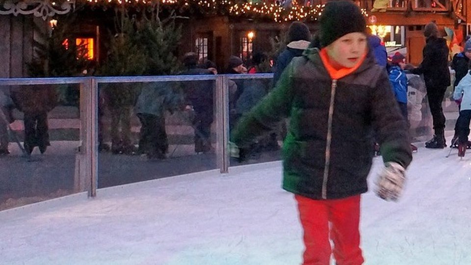 Patinoarul din Piațeta Sf. Ioan, poate de 15 decembrie