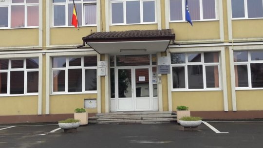 Deschidere fizică a școlilor fără a mai ține cont de rata de vaccinare a angajaților