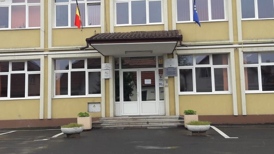 Deschidere fizică a școlilor fără a mai ține cont de rata de vaccinare a angajaților