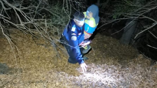 Turiști rătăciți pe munte, după lăsarea întunericului, salvați de jandarmi