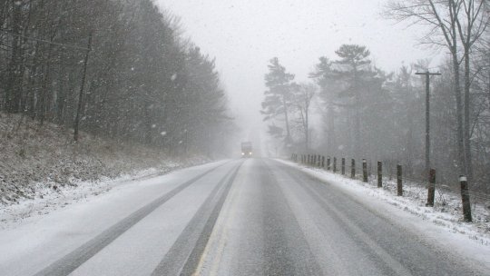 Brașovul, sub cod galben de viscol până miercuri seara