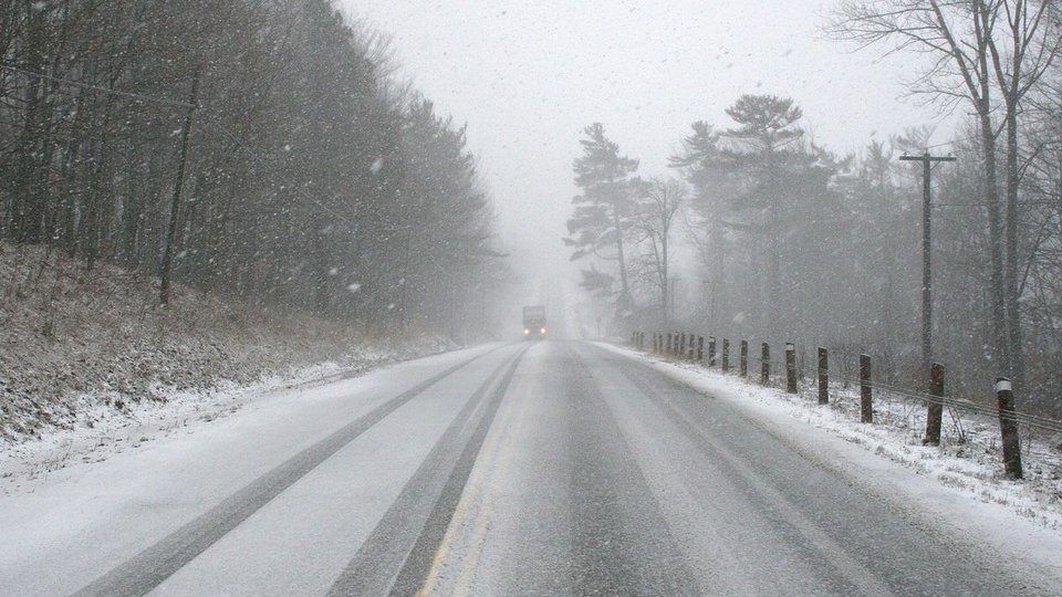 Brașovul, sub cod galben de viscol până miercuri seara