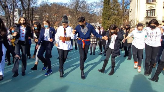 Portul popular " Uniforma altfel a șaguniștilor, după Ziua Națională a României