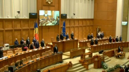 Senatul şi Camera Deputaţilor au marcat, prin şedinţa solemnă, 30 de ani de la adoptarea Constituţiei (VIDEO)
