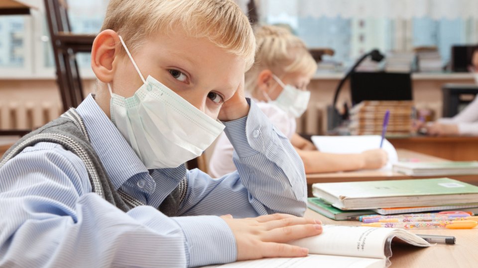 18 cazuri de COVID-19, în școlile brașovene