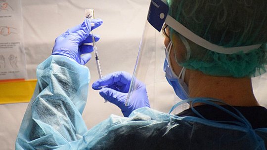 Lotul de vaccin AstraZeneca va fi folosit în continuare