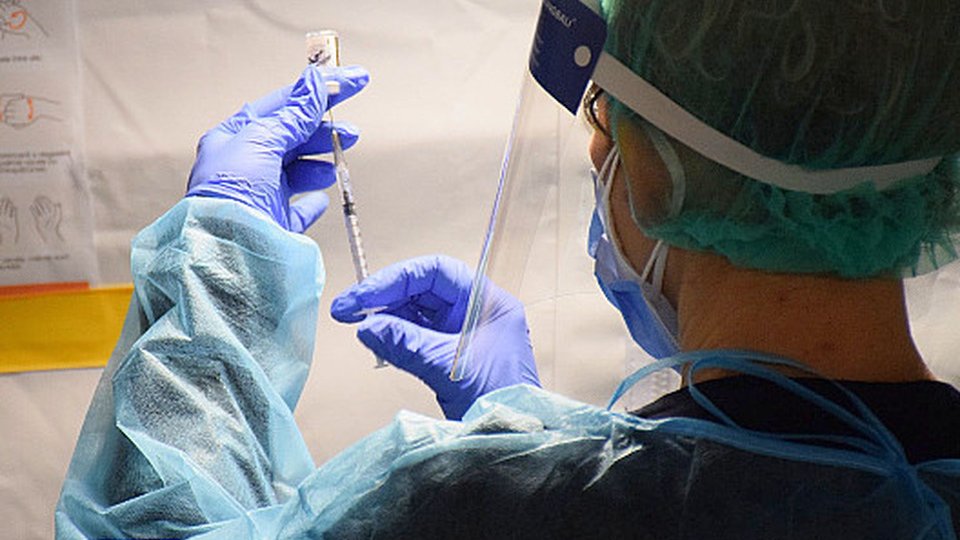 Lotul de vaccin AstraZeneca va fi folosit în continuare