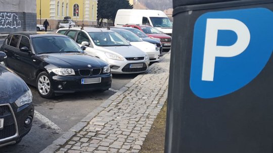 Municipalitatea vrea să cheme în instanță firma care gestionează parcările din oraș