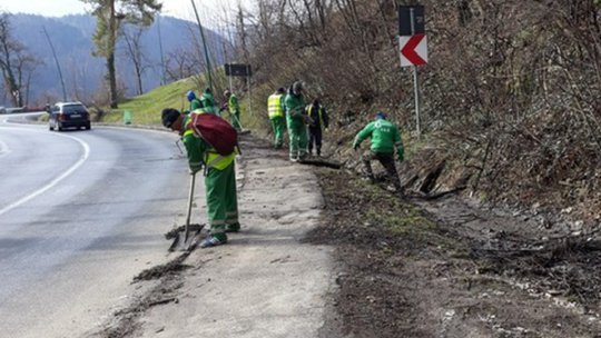 Aproape 1500 de metri cubi de gunoaie, strânși până acum, în cadrul campaniei de curățenie a orașului