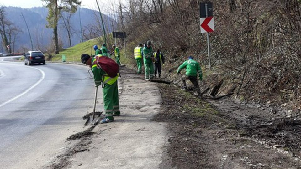 Aproape 1500 de metri cubi de gunoaie, strânși până acum, în cadrul campaniei de curățenie a orașului