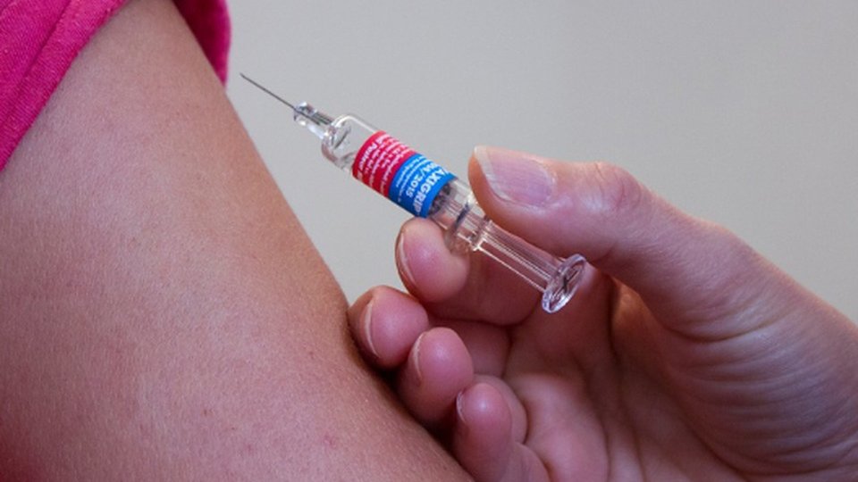 Agenția Europeană a Medicamentului ar putea autoriza, luna viitoare, vaccinarea anticovid a copiilor sub 16 ani