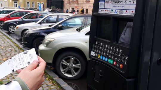 Primarul municipiului Brașov anunță că depune plângere penală pentru firma care gestiona parcările publice. Deocamdată, brașoveanul cu mașină parchează mașina gratis