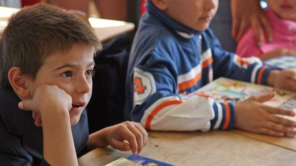 Elevii de clasa a IV-a susţin proba scrisă la Limba română din cadrul Evaluării naţionale