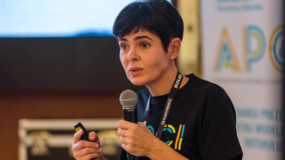 Nu scăpăm de virusul Covid-19, dar trebuie ținut "la respect", spune reprezentantul OMS dr. Andrea Căpîlna