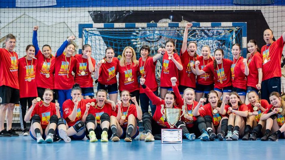 Corona Brașov a câștigat titlul național la junioare 1 la handbal