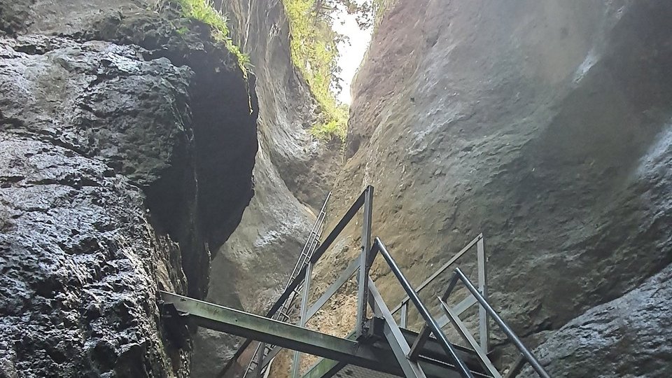 Canionul 7 Scări se redeschide turiştilor, în weekend. Tiroliana - încă nu