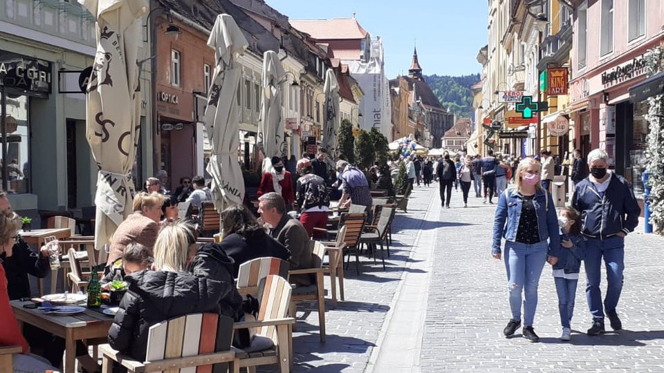 La Brașov s-au redeschis restaurantele și cafenelele. Bucurie mare pe patronii de localuri din Brașov