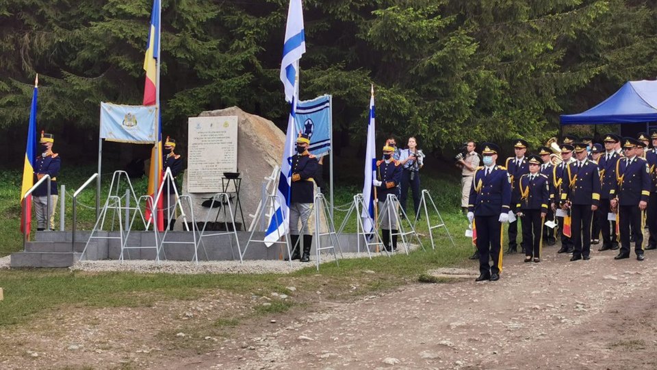 Ceremonie de comemorare a celor 7 militari care și-au pierdut viața în Munții Bucegi, la Șimon