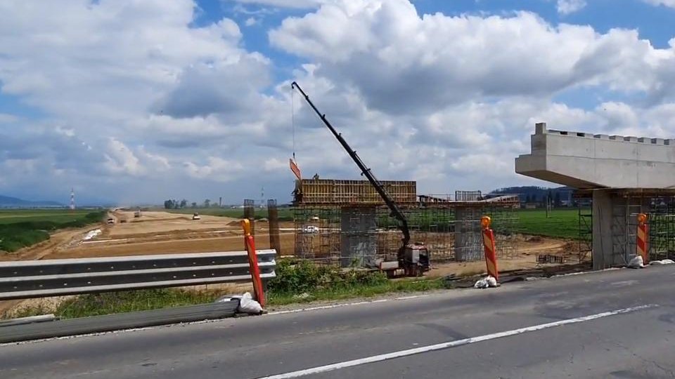 Traseul autostrăzii Braşov " Bacău, modificat pentru evitarea poluării fonice în unele localități