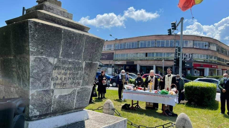 Ziua Eroilor, dar și Ziua Înălțării. Credincioșii din Bartolomeu au prăznuit-o la Mausoleul de la Gară