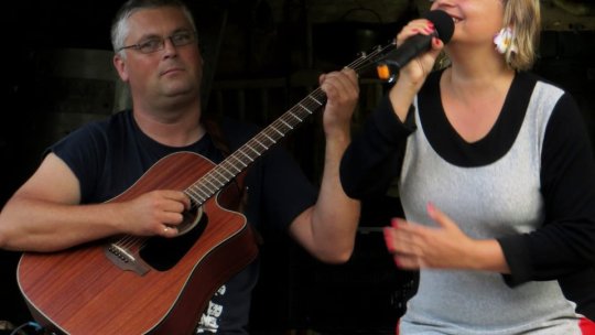 Lansare muzicală folk, în atmosfera anilor ‘80 " ’90