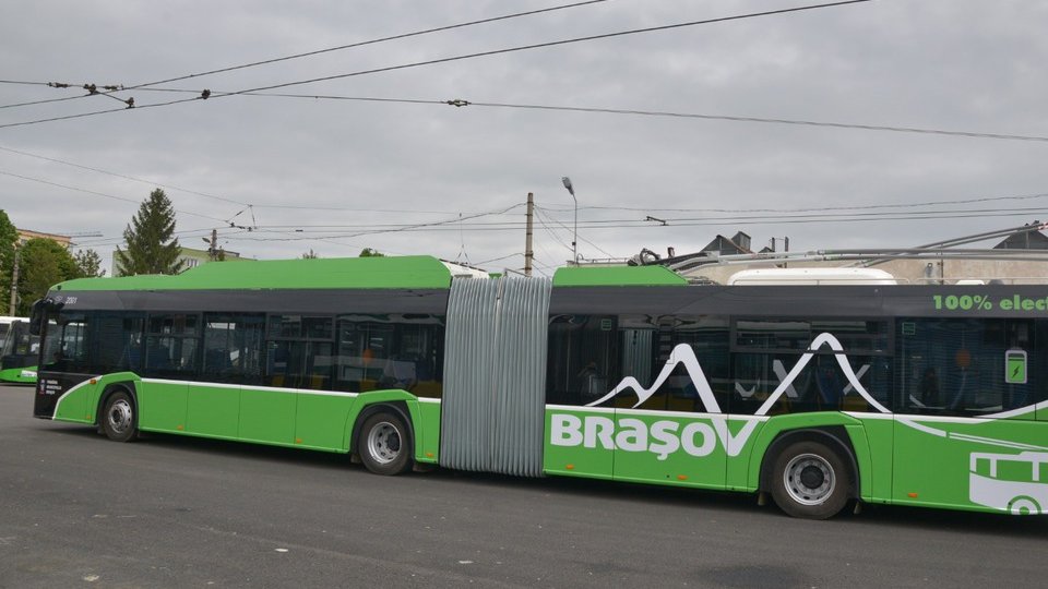 300 de metri de rețea pentru troleibuze, instalați de angajații RATBV. Acum, acestea pot merge cu captatoarele de la Saturn până la Onix