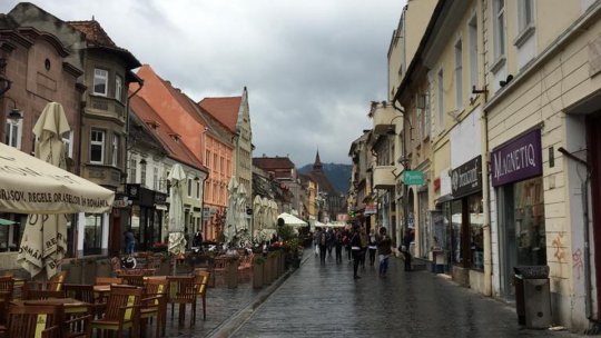 Cod galben la Brașov, până miercuri seara. Averse însoțite de descărcări electrice