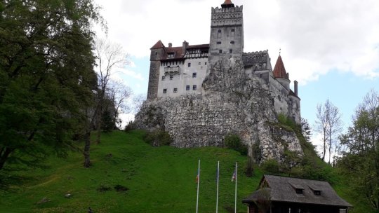 Vremea instabilă de la începutul verii îi aduce pe turiști la munte, în minivacanța de Rusalii. Românii se orientează mai mult spre apartamente și vile