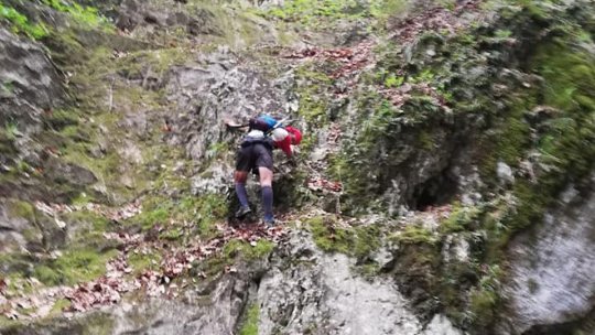 Vremea mohorâtă nu-i alungă pe turiști de pe munte. Drumețiile în Piatra Craiului, nesigure în această perioadă