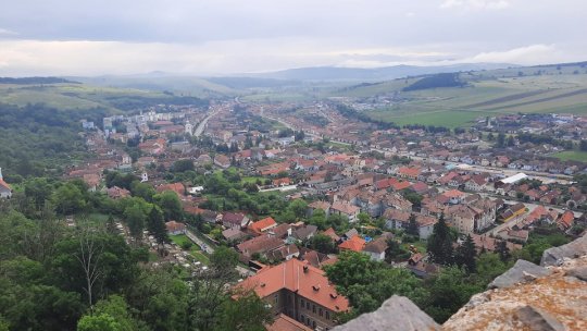 O clădire dărăpănată din Rupea ar putea fi transformată în centru medico-social!