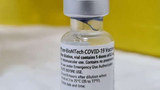 Pfizer evaluează siguranța unei a treia doze de vaccin și eficacitatea împotriva variantelor Covid apărute