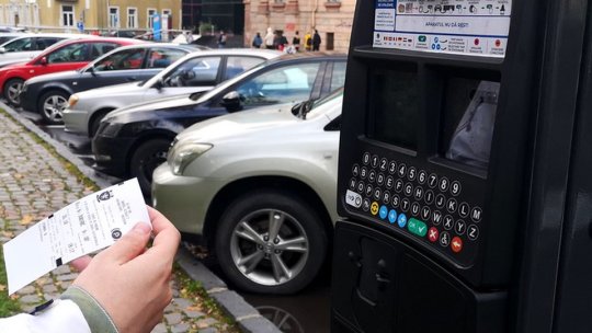 Primăria Brașov consideră că banii încasați de firma care administrează parcările se cuvin Municipalității
