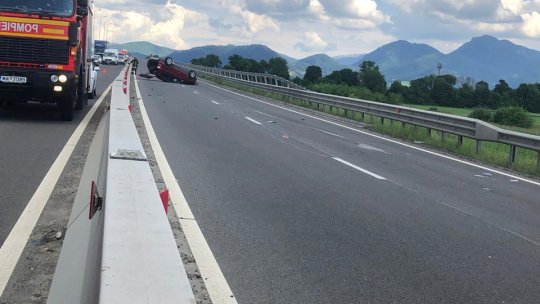 Trafic blocat pe Ocolitoarea Brașovului. Coliziune între două autoturisme și un TIR