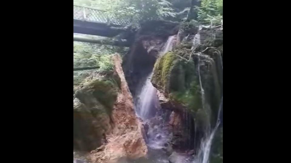 Cascada Bigăr, unul dintre cele mai frumoase obiective turistice din țară, s-a prăbușit