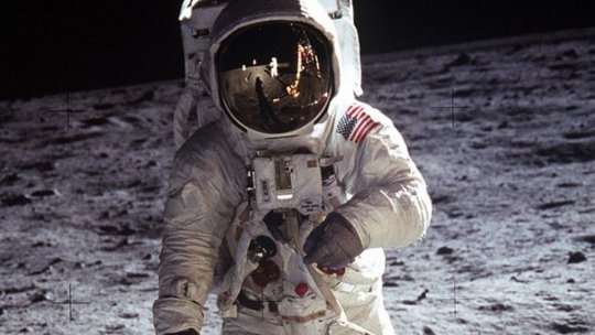 Sâmbătă vă puteți face o fotografie pe Lună, la Muzeul de Artă. În Noaptea Muzeelor