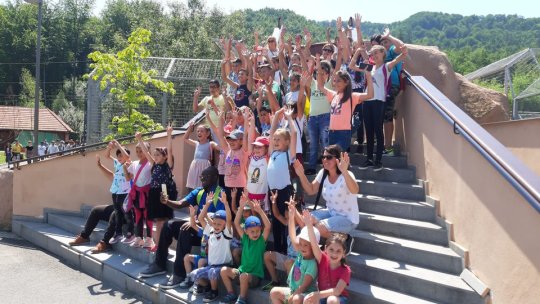 Zeci de copii din Budila au vizitat, pentru prima dată în viața lor, Grădina Zoologică (AUDIO/VIDEO)