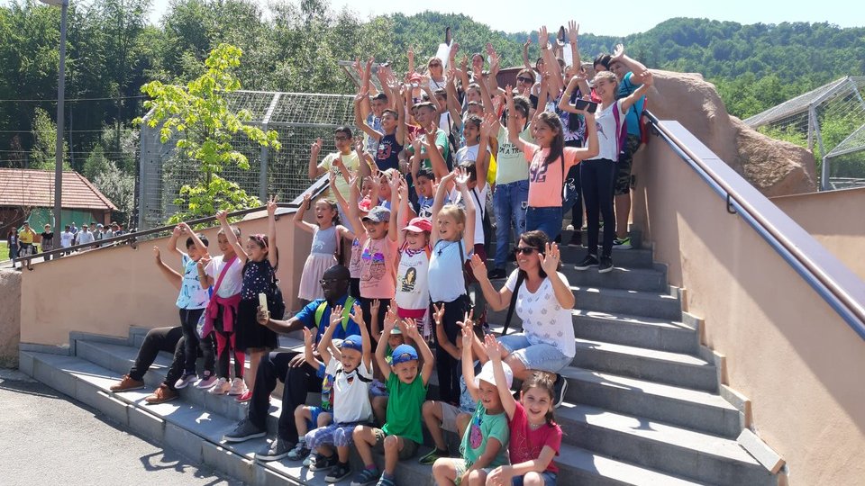 Zeci de copii din Budila au vizitat, pentru prima dată în viața lor, Grădina Zoologică (AUDIO/VIDEO)