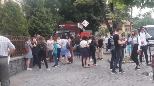 Începe admiterea la liceu. Până joi, inclusiv, absolvenții claselor a VIII trebuie să completeze fișele cu opțiuni (AUDIO)