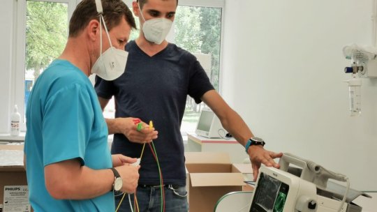 Gest impresionant făcut de făgărăşeni. Defibrilator pentru secția de Pediatrie a Spitalului Municipal