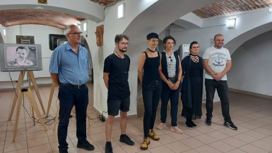 Expoziția care "prinde viață" pe telefon o vezi la "Reduta". Până la sfârșitul lunii (AUDIO)