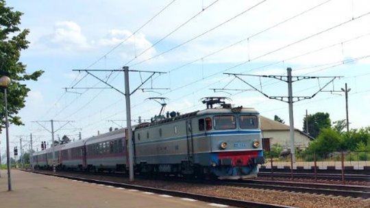 Trenurile vor circula cu viteză redusă, zilele acestea, din cauza caniculei. Posibile restricții și pentru autovehicule